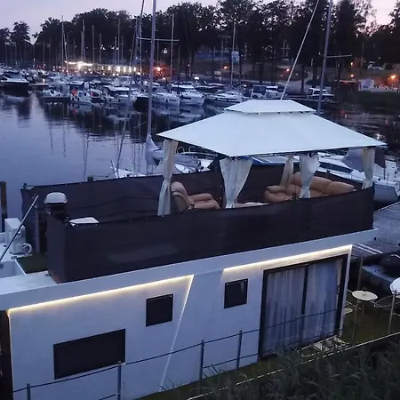 Goltgo Dom Na Wodzie Houseboat Hausboot Botel *